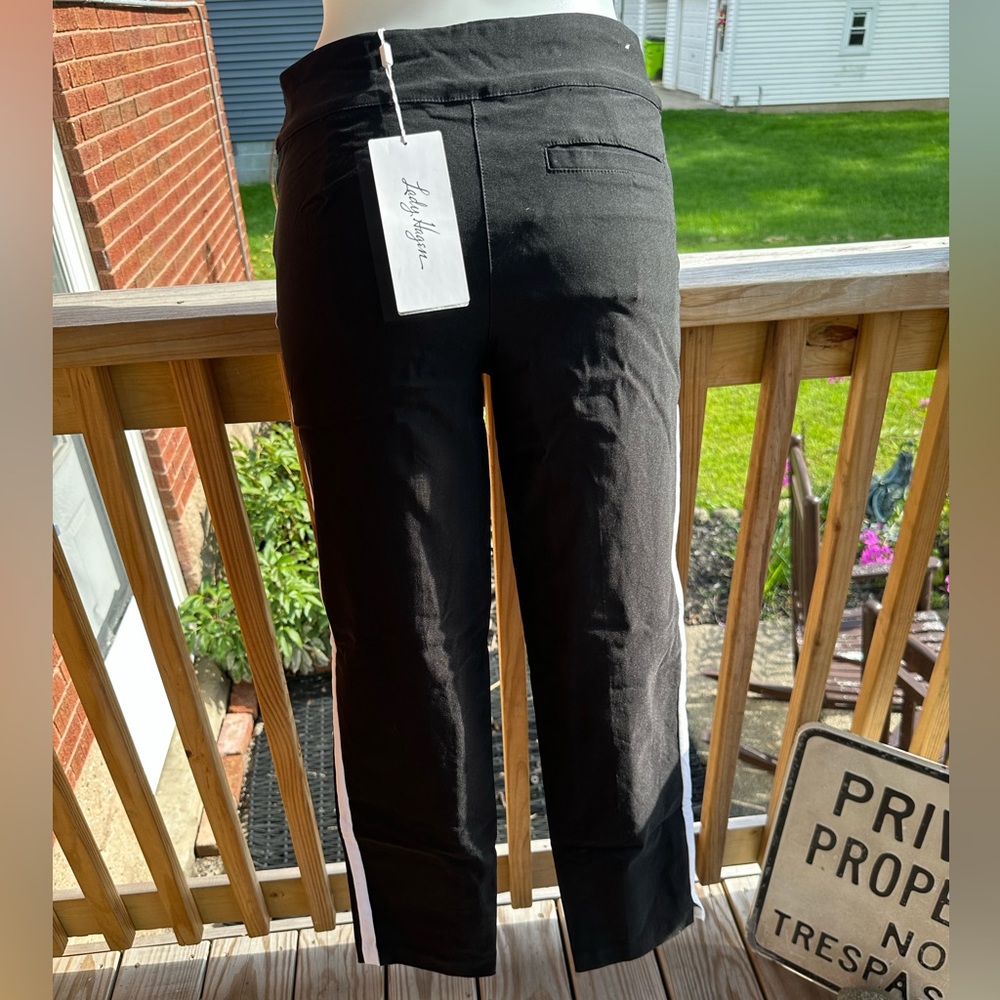 Lady Hagen “Missy” sz 2 side stripe black cropped golf pants.  NWT
